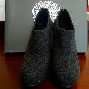 Vince Camuto Gray ankle boots size 8
